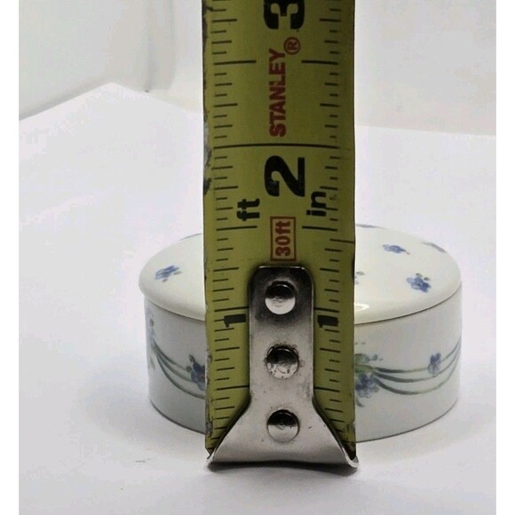 German Forget-me-Nots Blue and White Porcelain Trinket Box - Picture 12 of 12